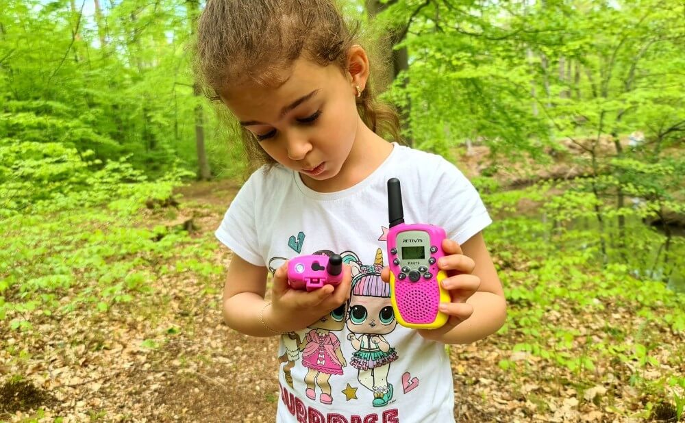 Walkie Talkies helfen, Kinder bei Campingausflügen zu beaufsichtigen